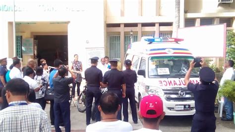 Dalawang ambulansya mula sa PCSO at Grand88 Gaming .